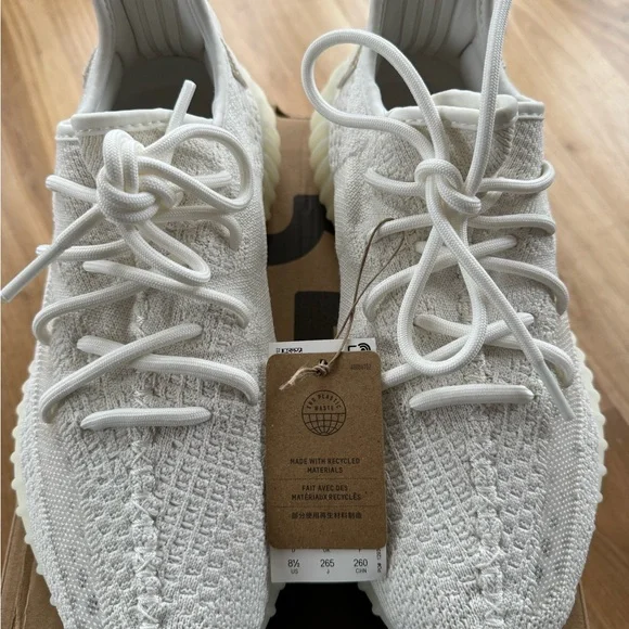 YEEZY BOOST 350 V2 Beige Size 8.5 NEW!